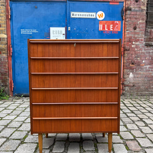 Kommode Teak mit durchgängigen Griffen