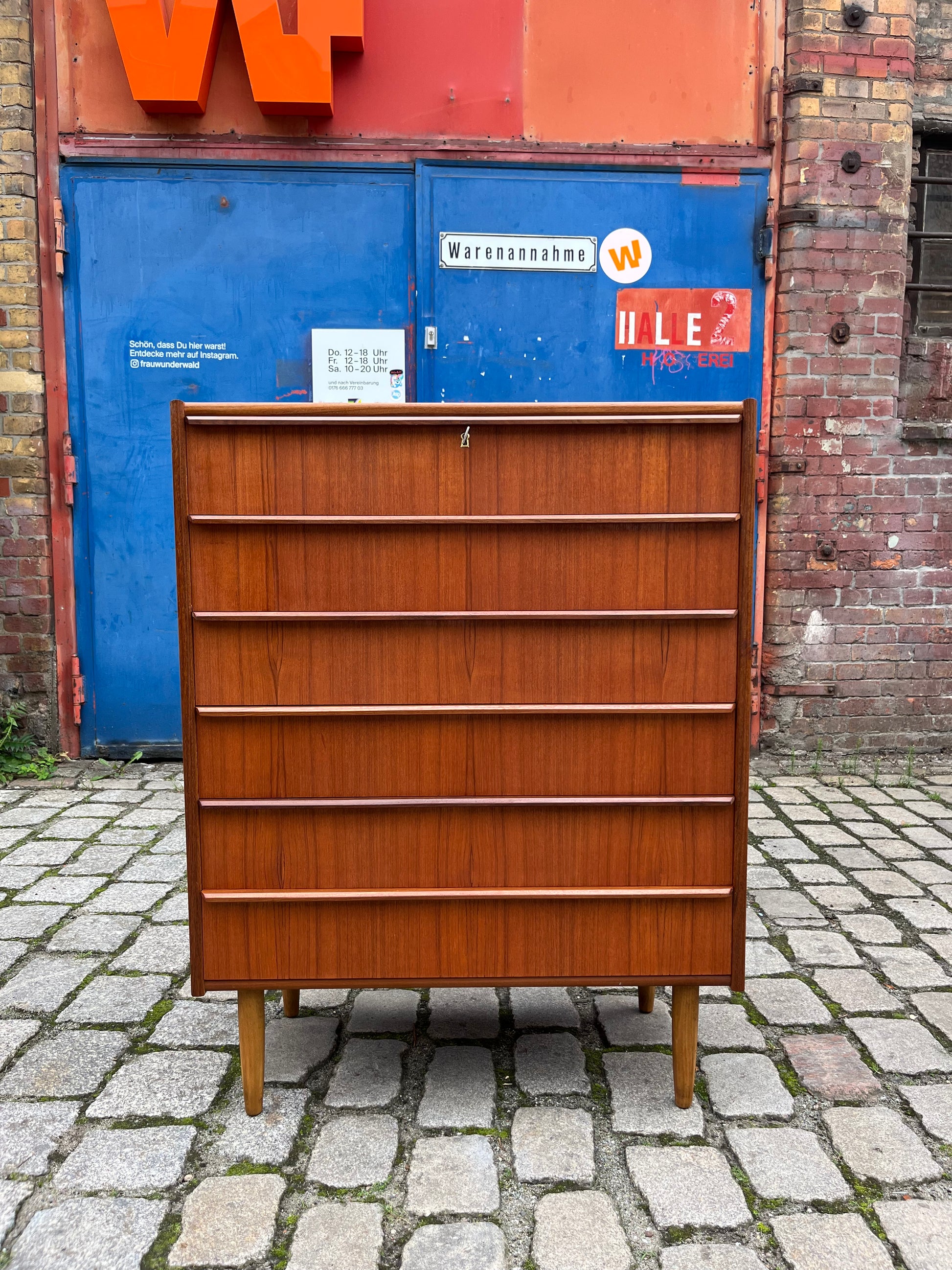 Kommode Teak mit durchgängigen Griffen