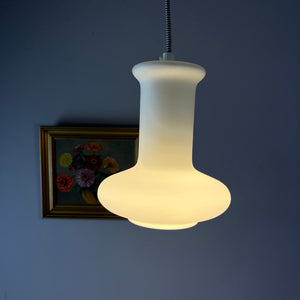 Hängelampe weiß Opalglas von Lightskaer Lighting