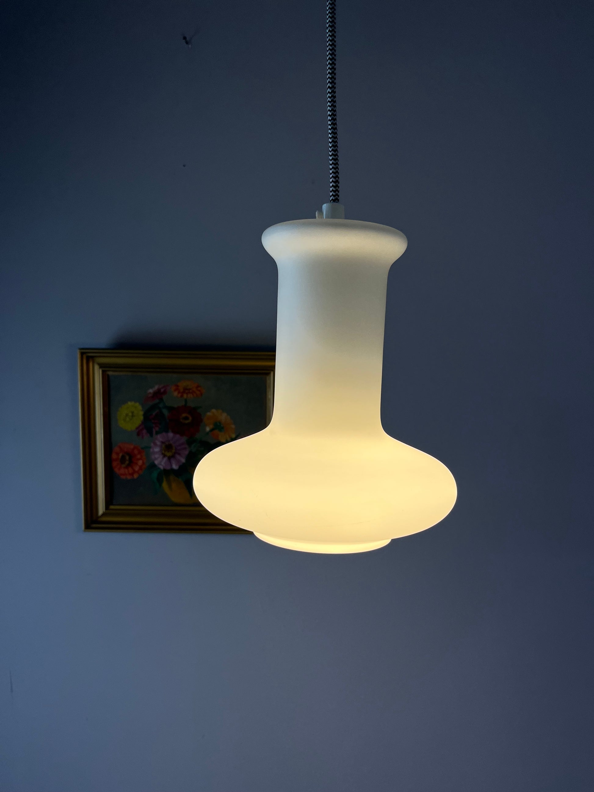 Hängelampe weiß Opalglas von Lightskaer Lighting