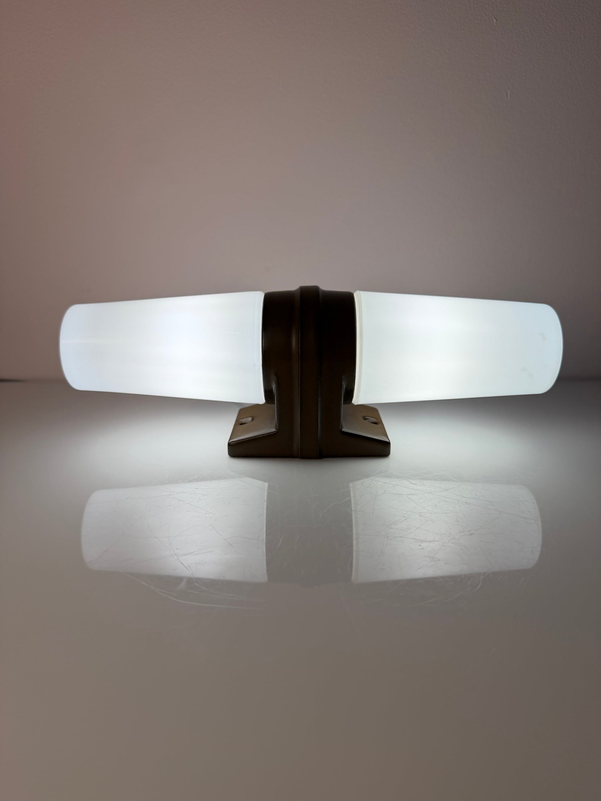 Wandlampe Modell 6060 braun von Sigvard Bernadotte für Ifö