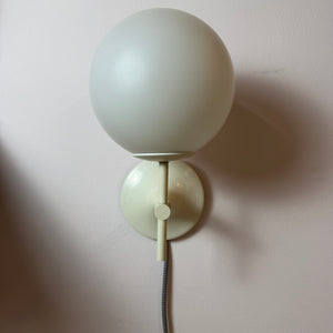 Wandlampe weiß Opalglas von Max Bill für Temde