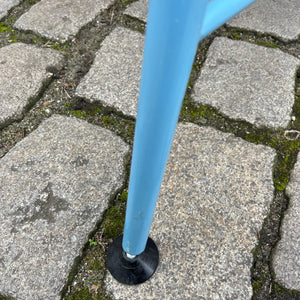 Esstisch Werktisch mit hellblauem Gestell