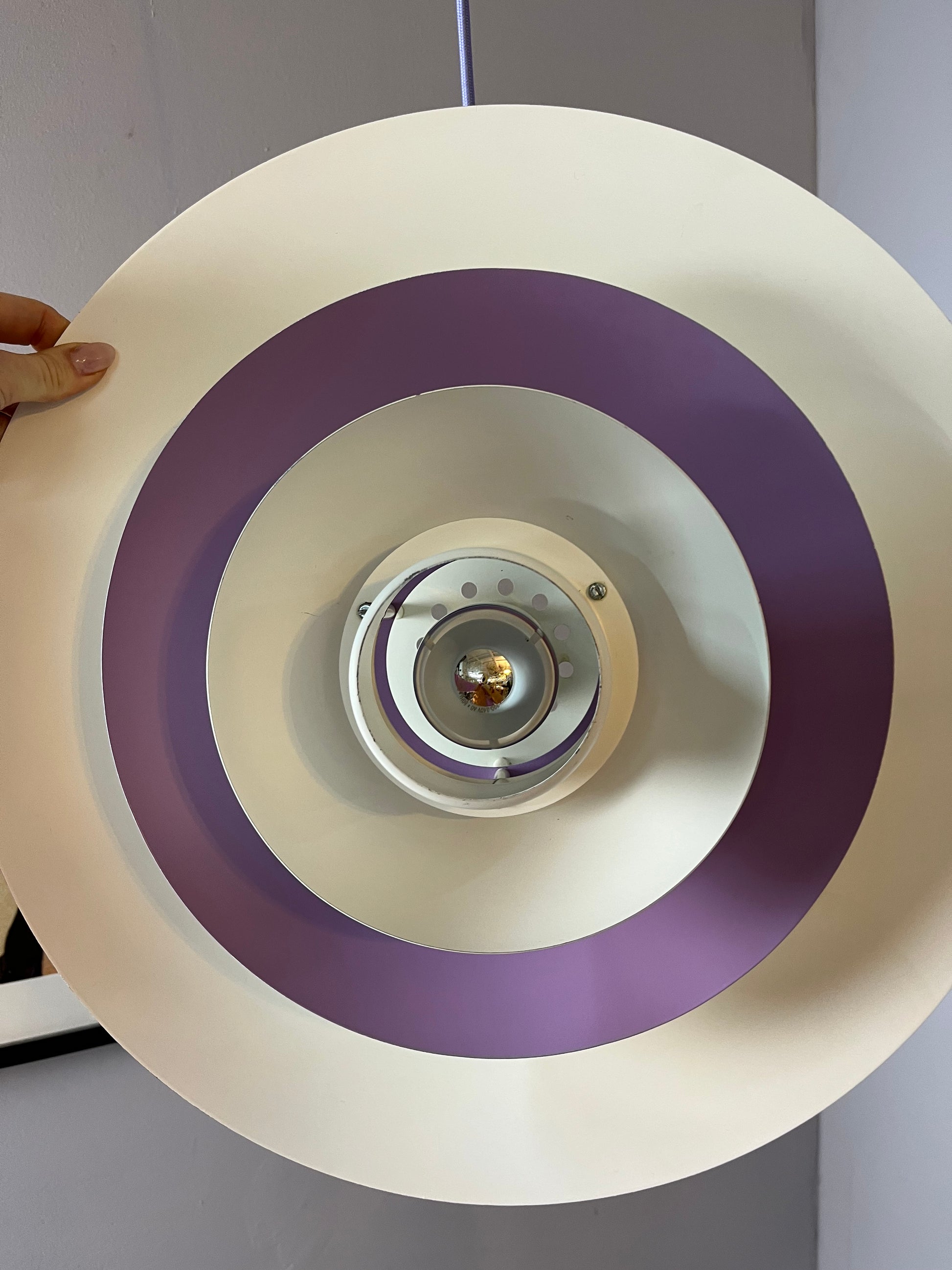 Lamellenlampe weiß lila von Formlight