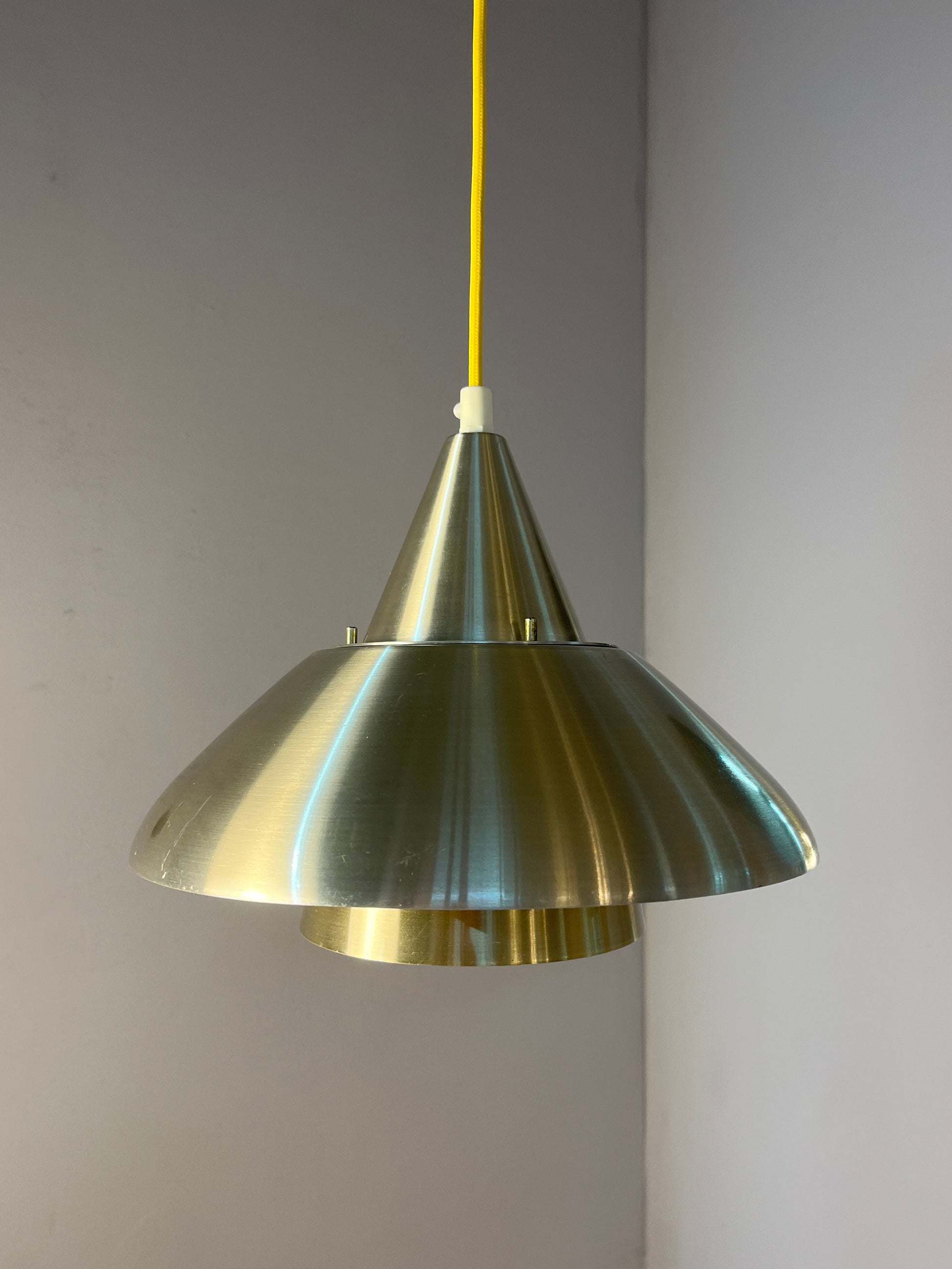 Lamellenlampe Silber Messing mit gelbem Innenleben von Granhaga