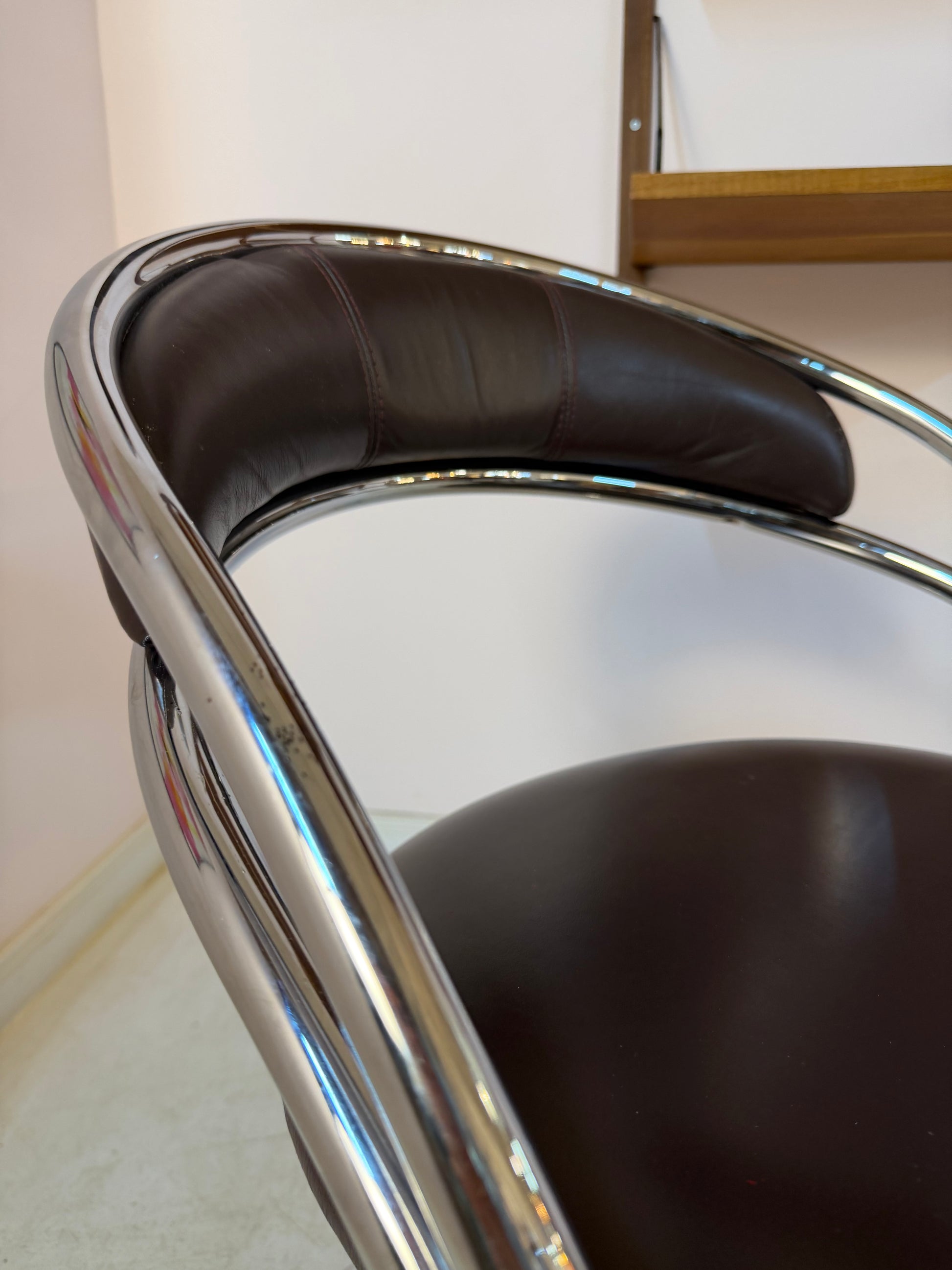 Freischwinger dunkelbraun Leder Chrom