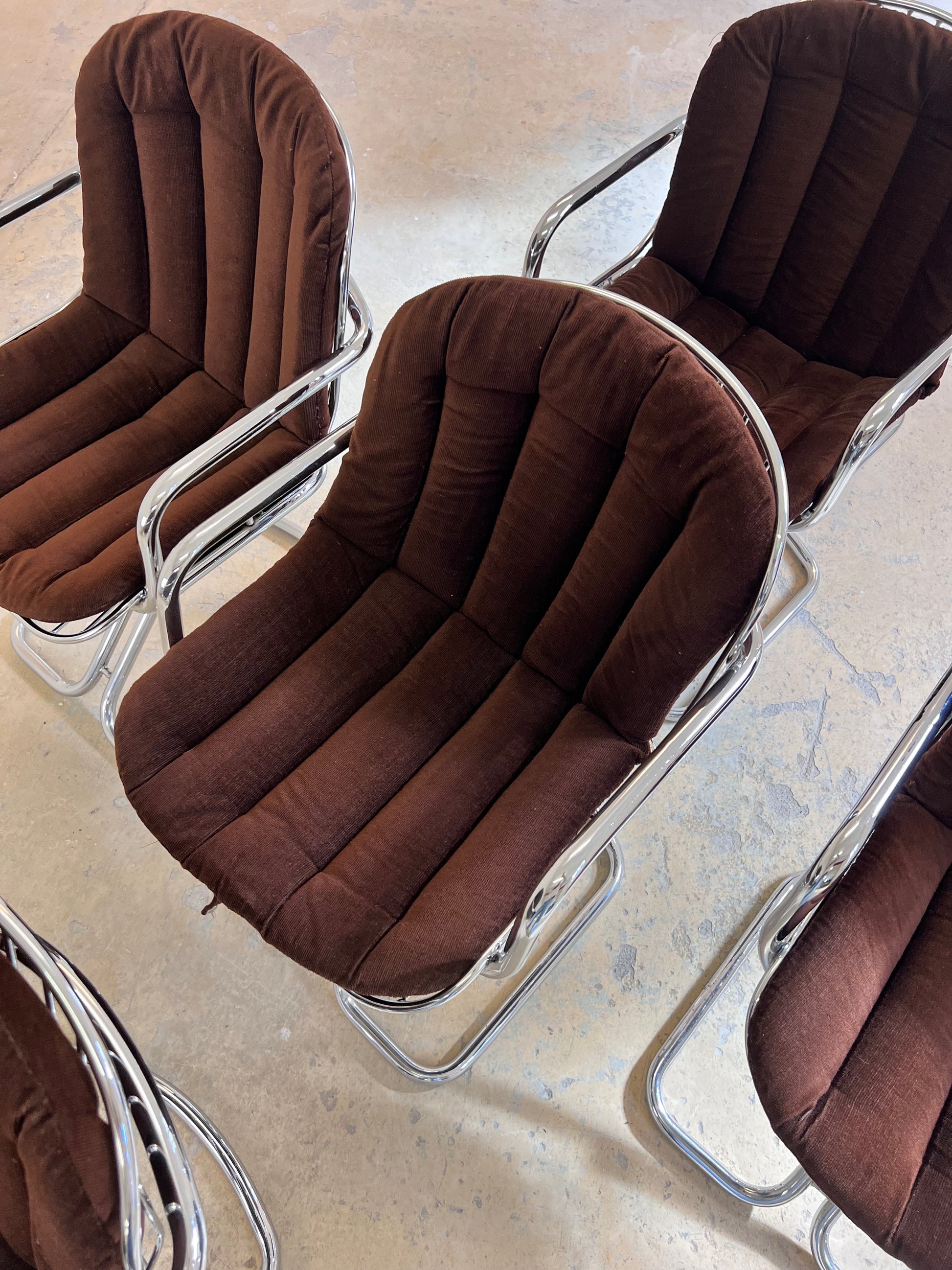 Freischwinger Chrom mit braunem Sitzkissen von Gastone Rinaldi für Rima