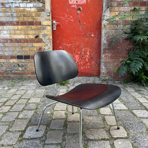 Sessel LCM schwarz Plywood von Ray & Charles Eames