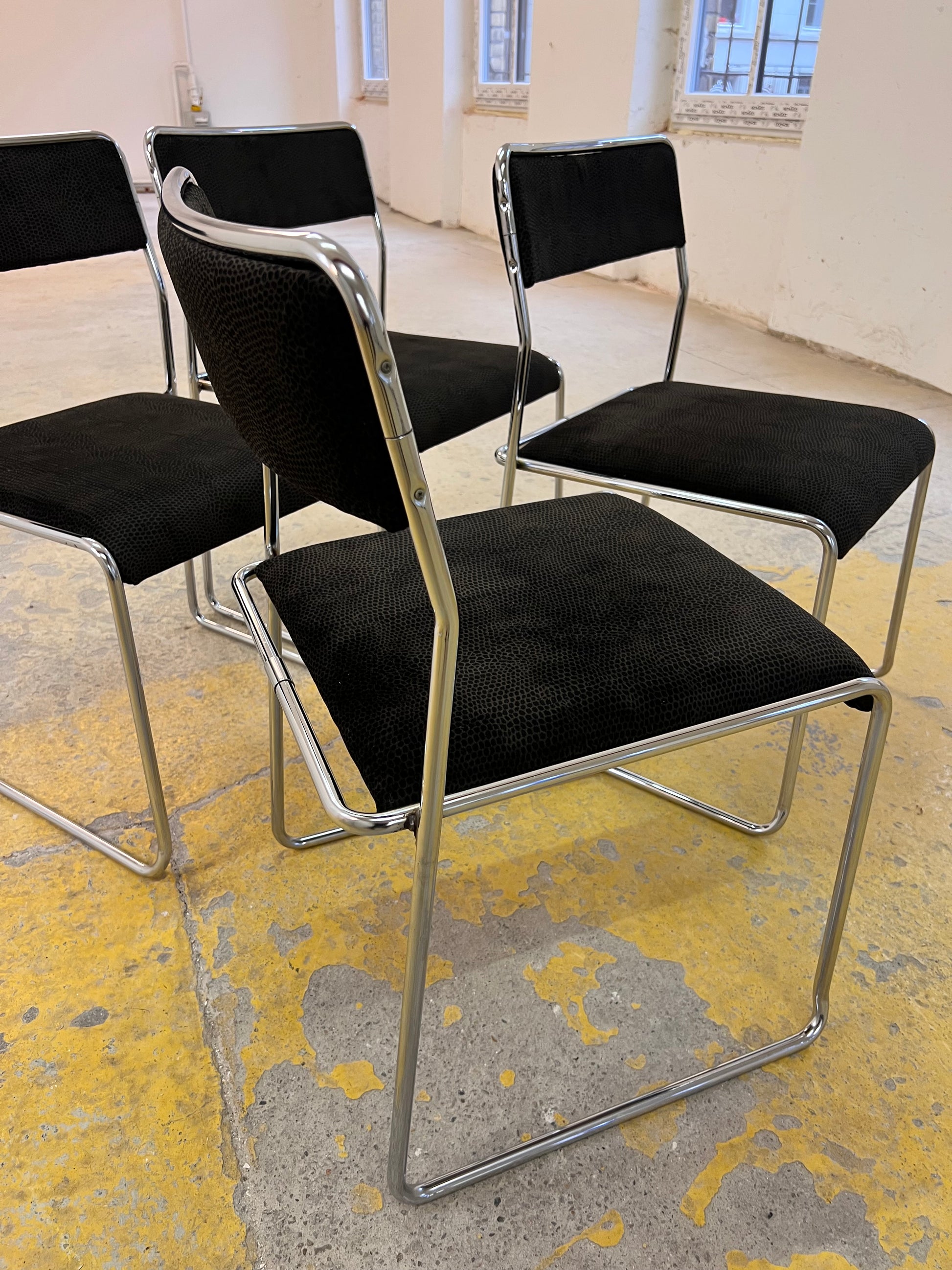 Set: 4x TACKE Polsterstuhl schwarz Chrom