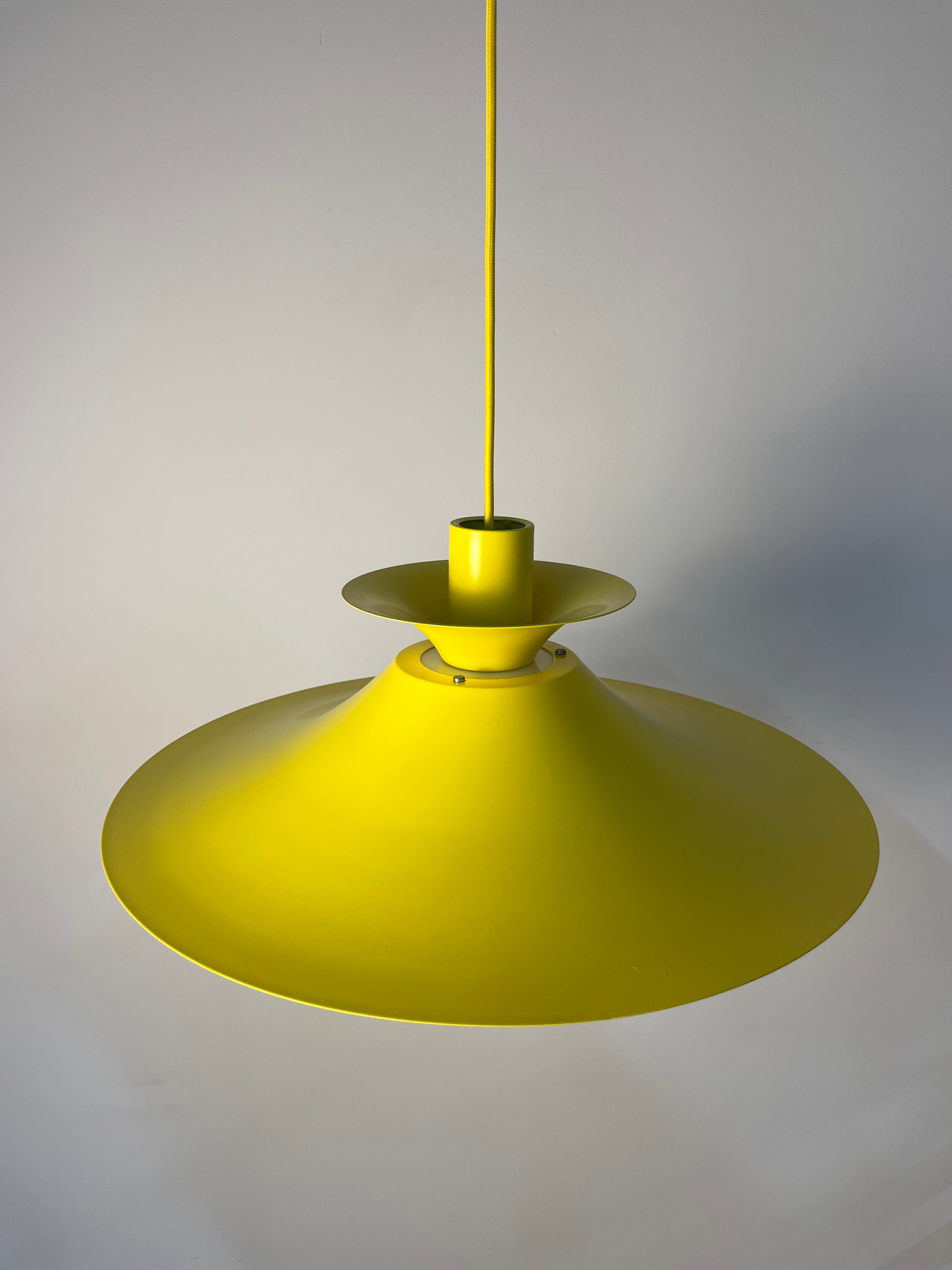 Lamellenlampe neu lackiert gelb aus Dänemark
