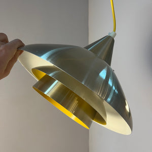 Lamellenlampe Silber Messing mit gelbem Innenleben von Granhaga