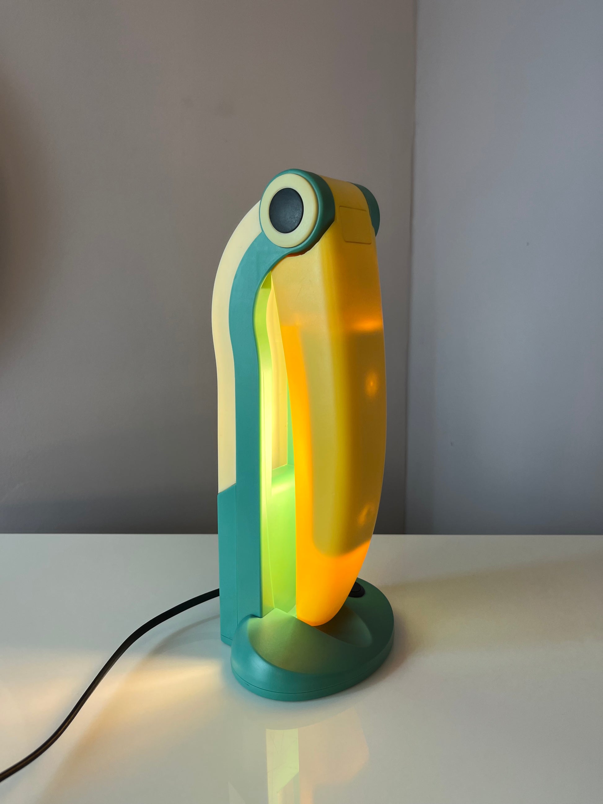 Tischlampe Toucan klein grün gelb von H.T. Huang