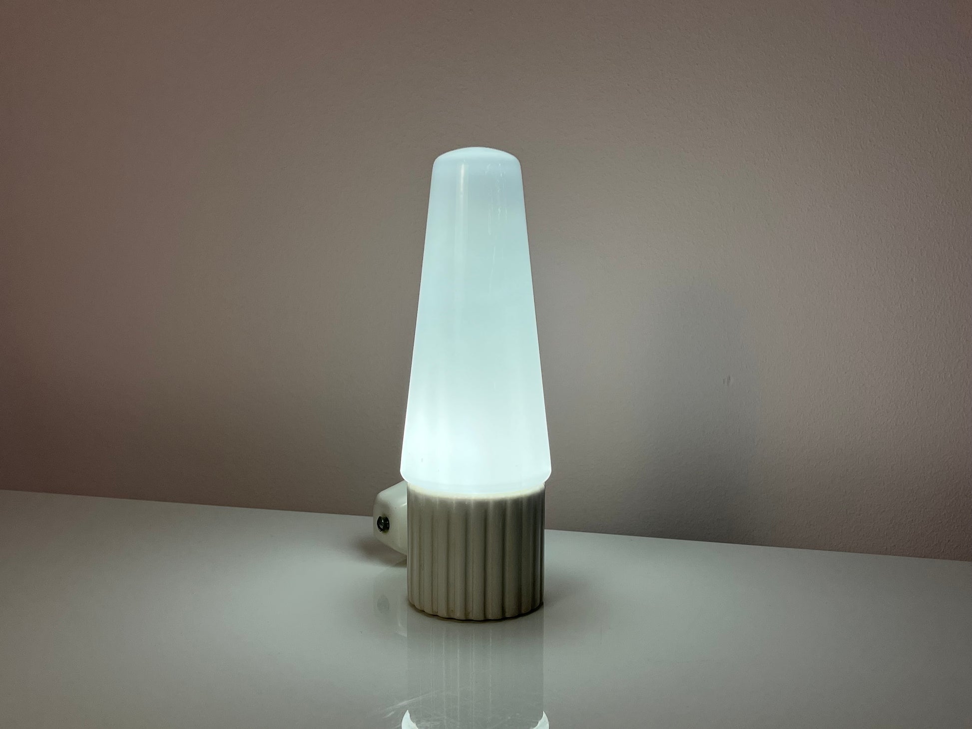 Wandlampe Modell 6020 weiß von Sigvard Bernadotte für Ifö