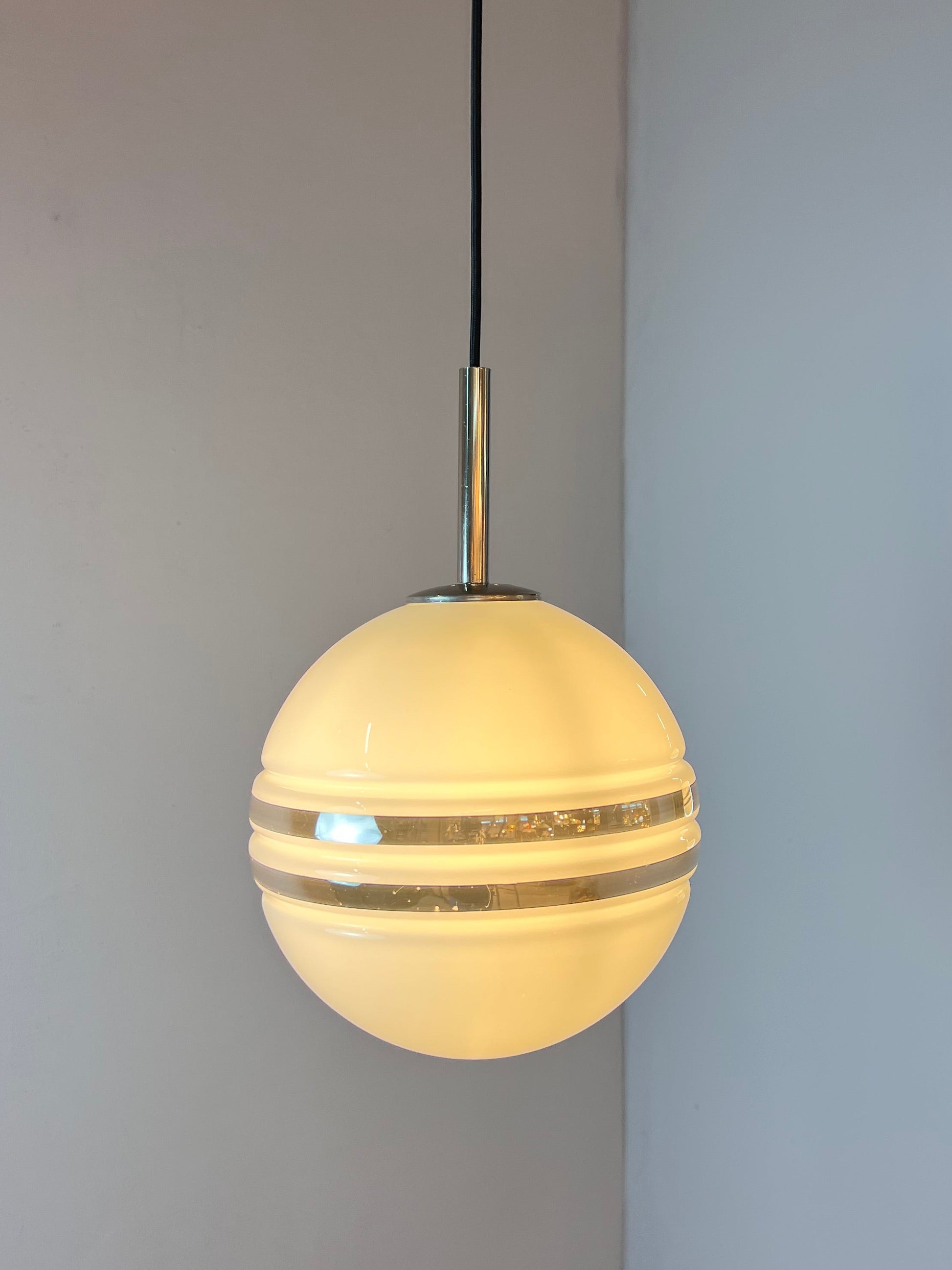 Große Kugellampe weiß silber Glas