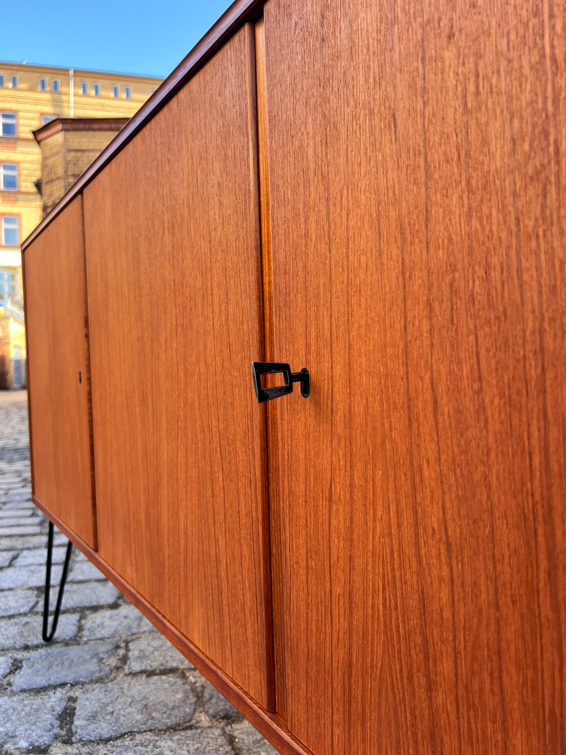 Sideboard Teak auf Hairpinlegs von rt Möbel