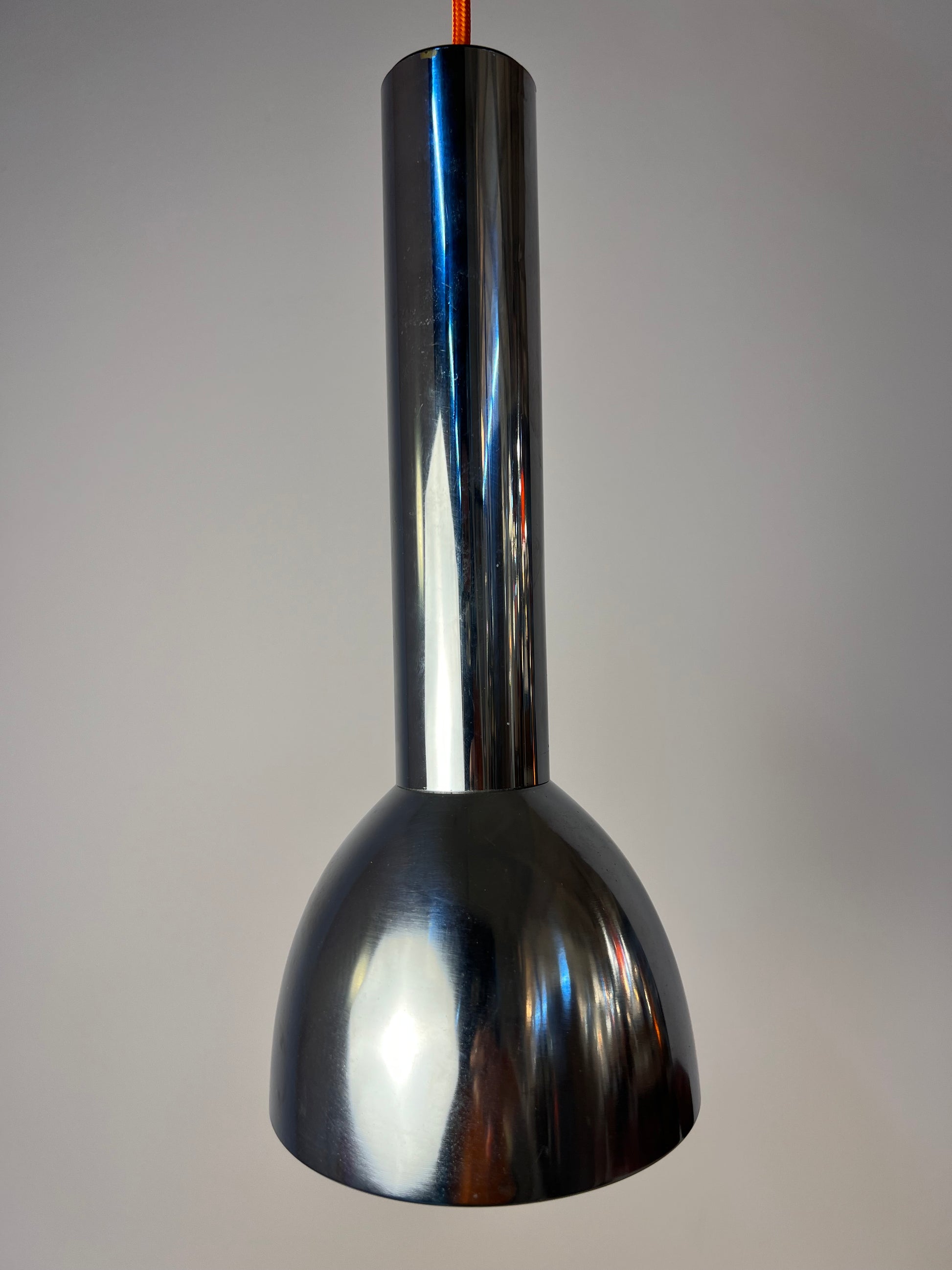 Spotlampe Chrom mit orangem Akzentschirm