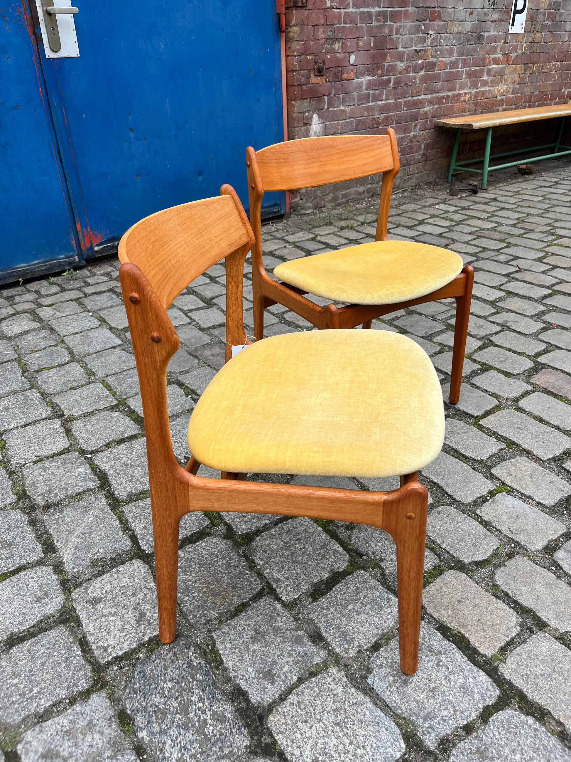 Set: 2x Polsterstuhl gelb Samt Teak von Domus Danica