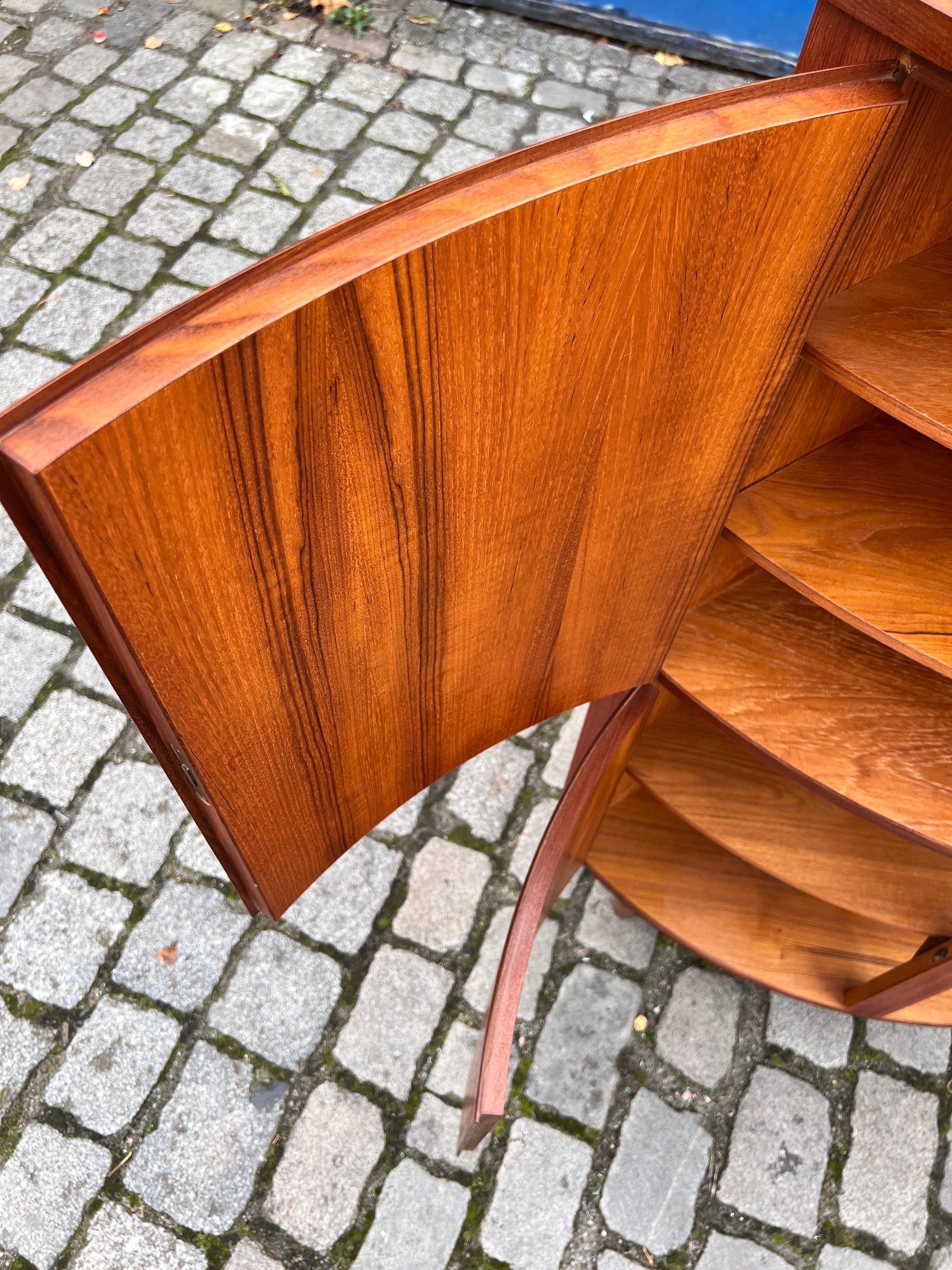 Eckschrank Teak mit Schloss aus Dänemark