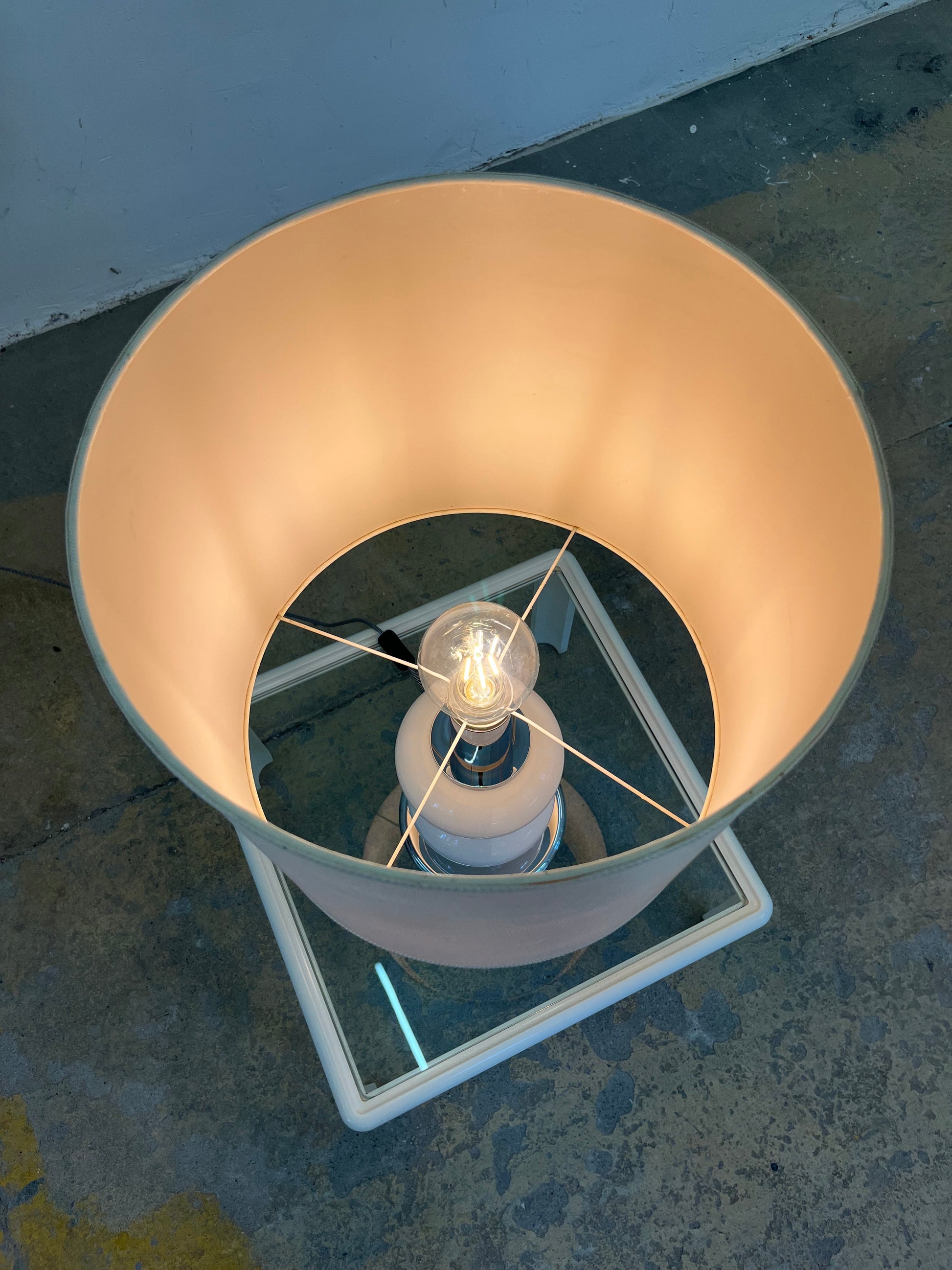Tischlampe weiß Chrom Glas von Sölken