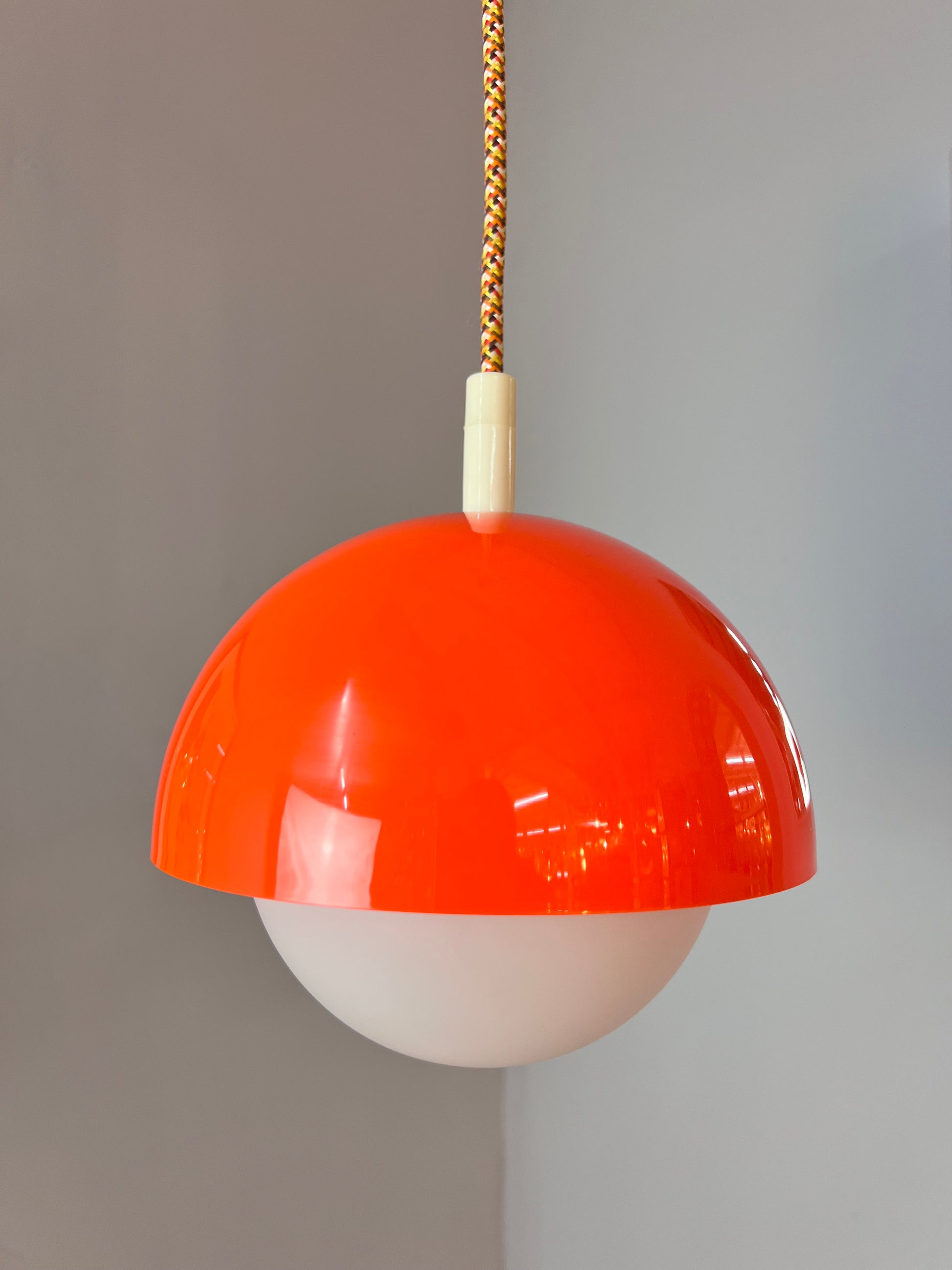 Hängelampe rot weiß Opalglas Kunststoff