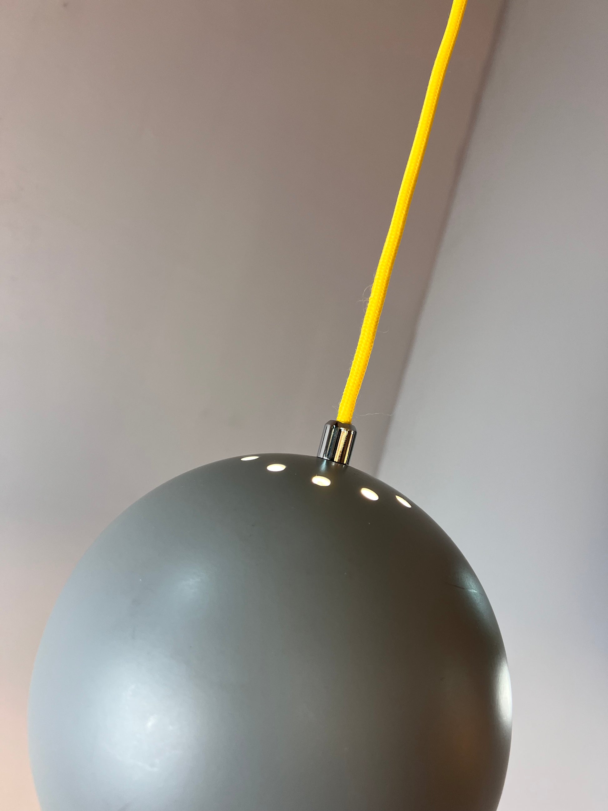 Kugellampe grau von Frandsen Dänemark