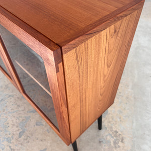 Kleine Vitrine Teak von H. W. Klein für Bramin