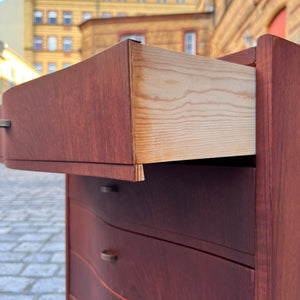 Geschwungene Kommode Teak aus Dänemark