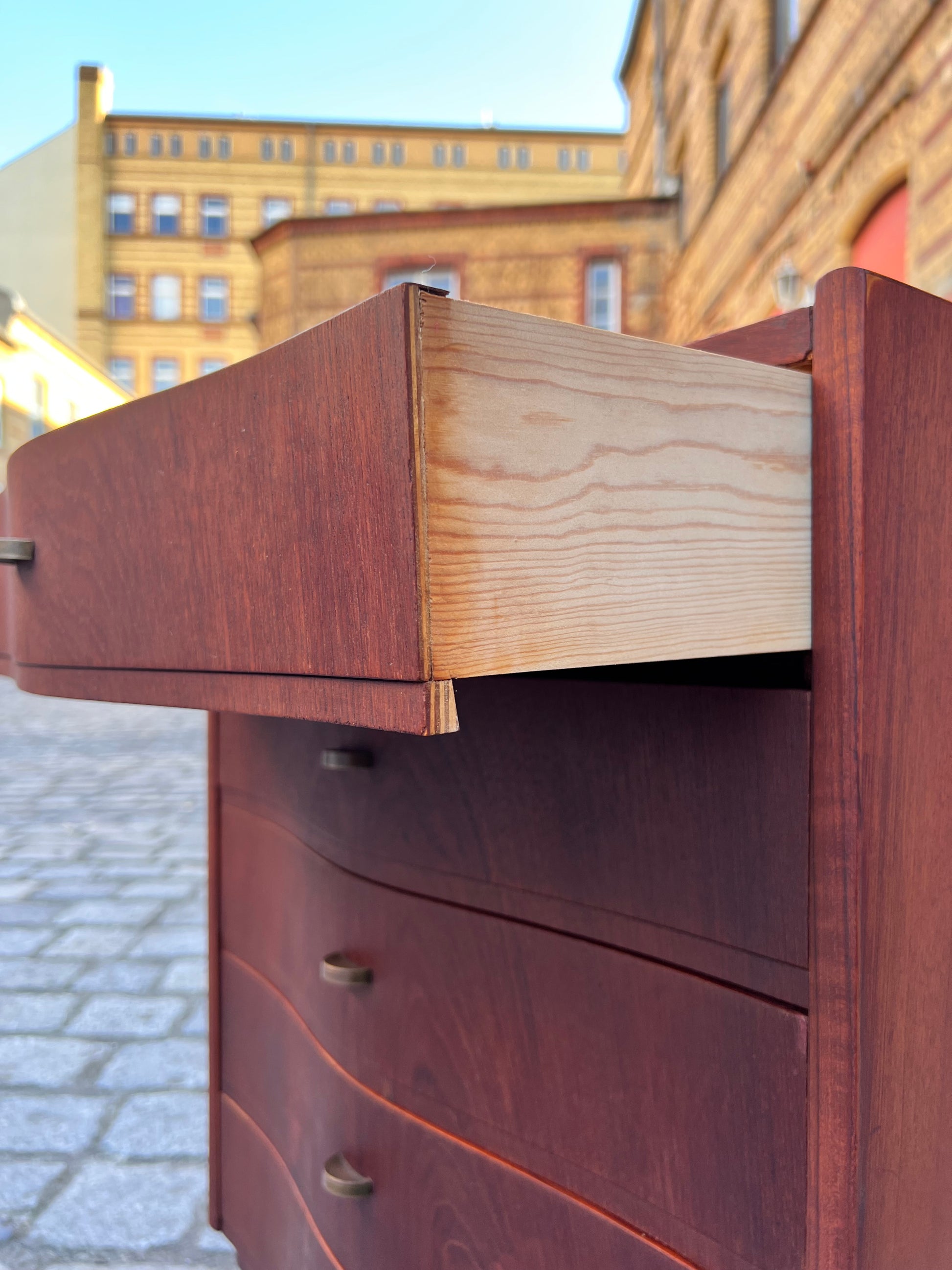 Geschwungene Kommode Teak aus Dänemark