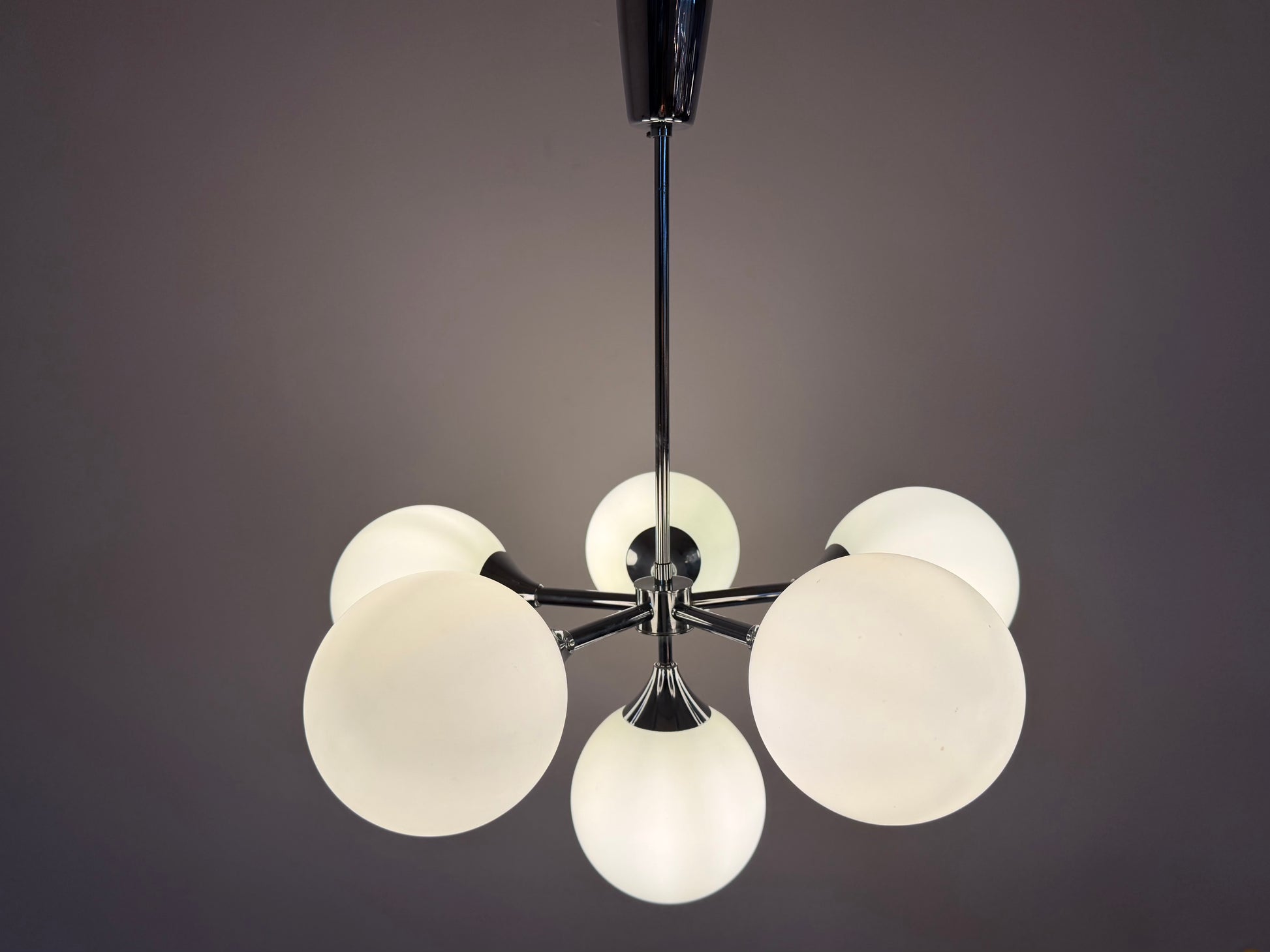 Sputnik Kronleuchter Chrom Opalglas