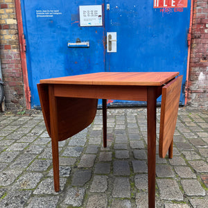 Esstisch Teak verlängerbar mit eingehängten Platten