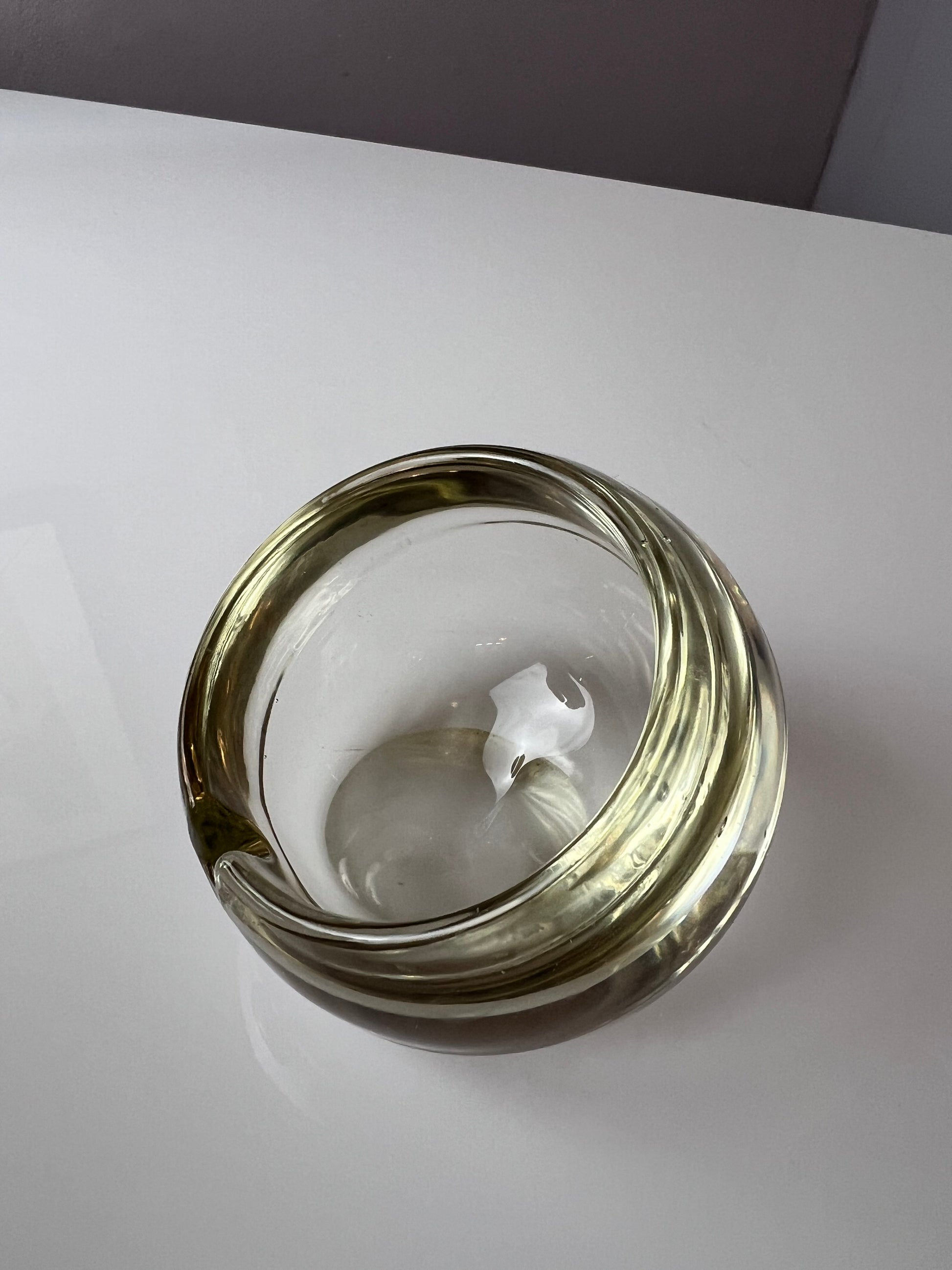 Kugelascher transparent Pressglas