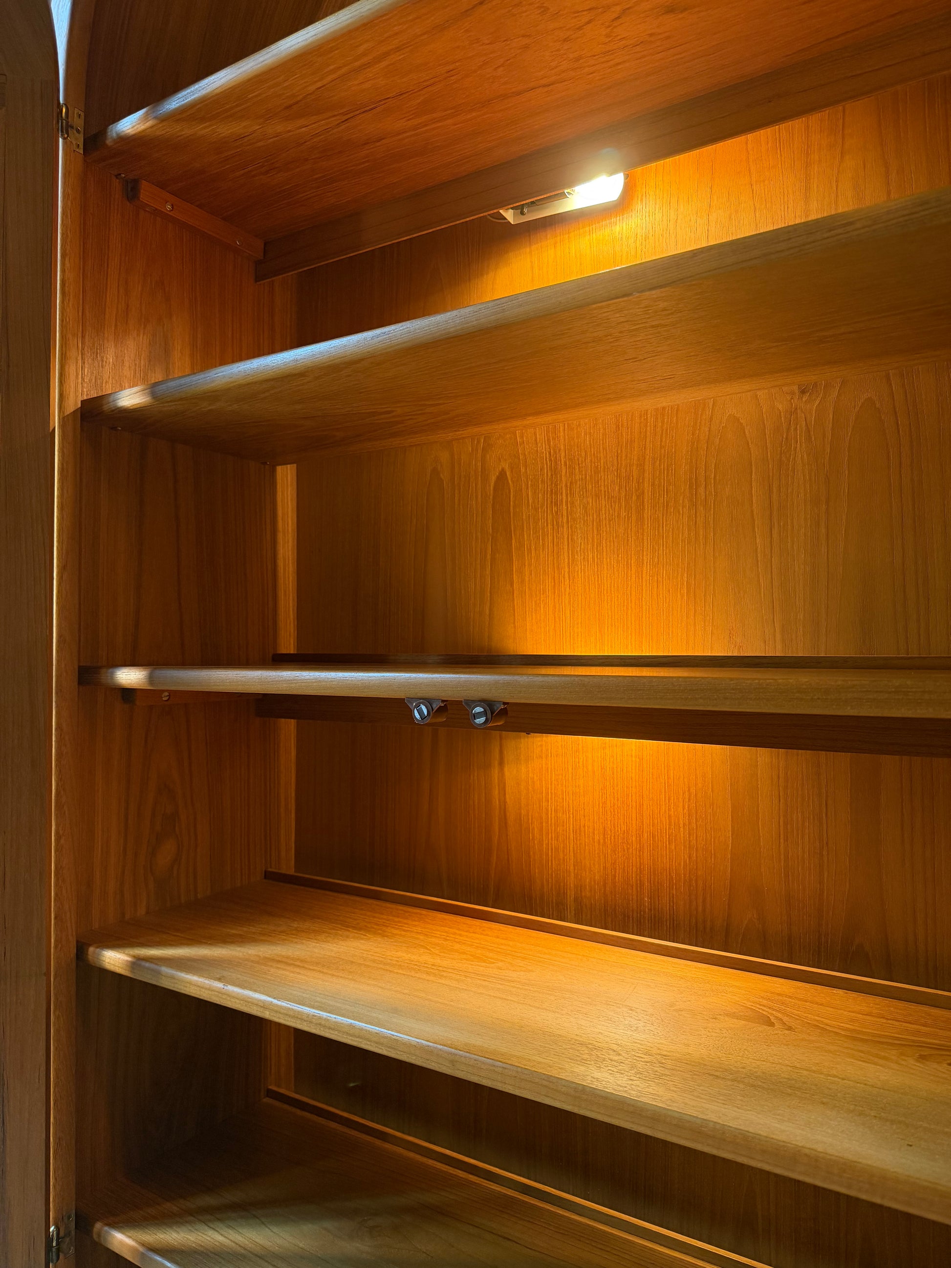 Rundbogen Vitrine Teak von Dyrlund