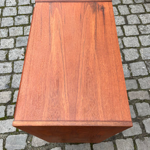 Kommode Teak mit Schloss & durchgängigen Griffen