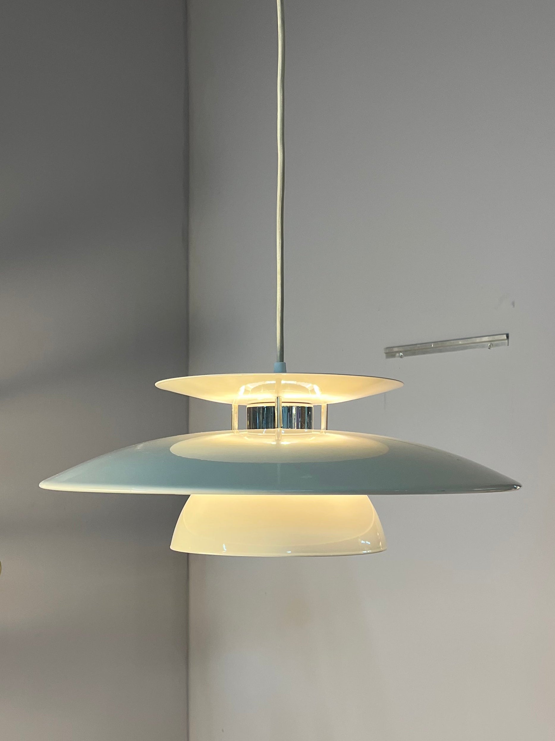 Lamellenlampe cremeweiß aus Dänemark