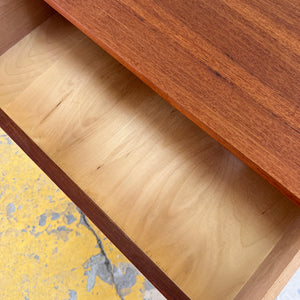 Kommode Teak mit eingelassenen Griffen aus Dänemark