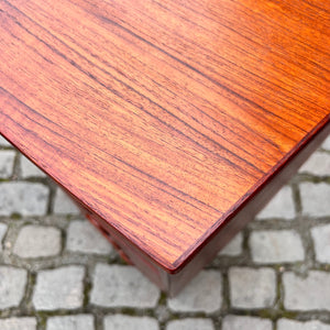 Kommode Teak mit gerundeter Front aus Dänemark