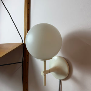 Wandlampe weiß Opalglas von Max Bill für Temde