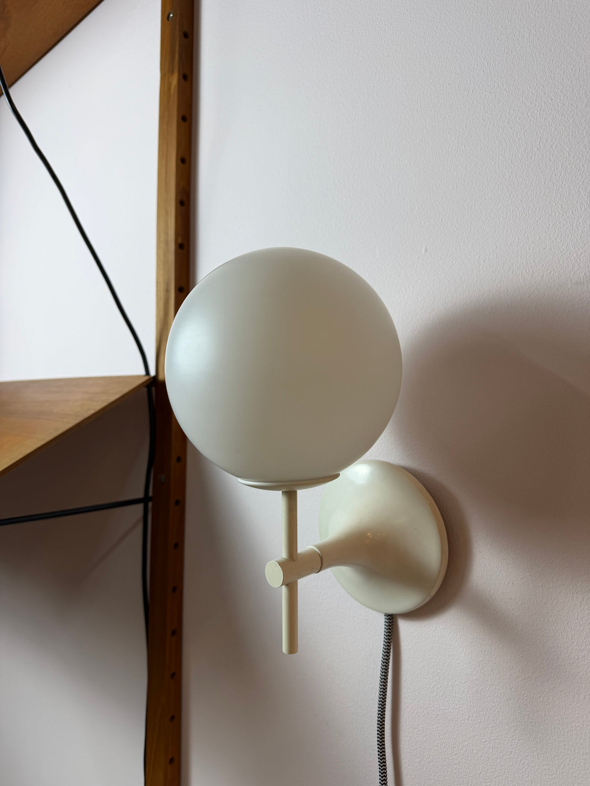 Wandlampe weiß Opalglas von Max Bill für Temde