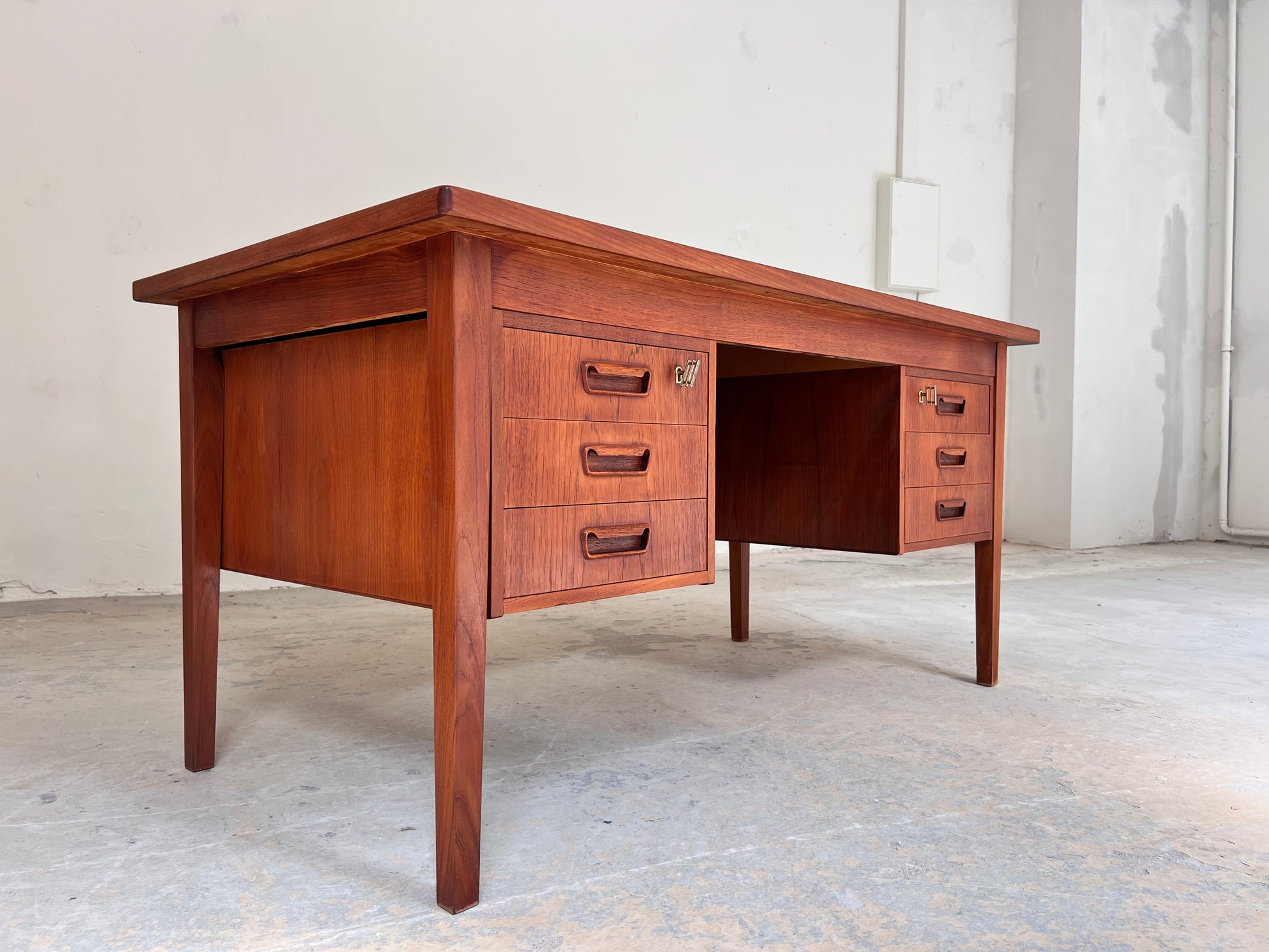 Freistehender Schreibtisch Teak aus Dänemark Sigh & Søns Møbler