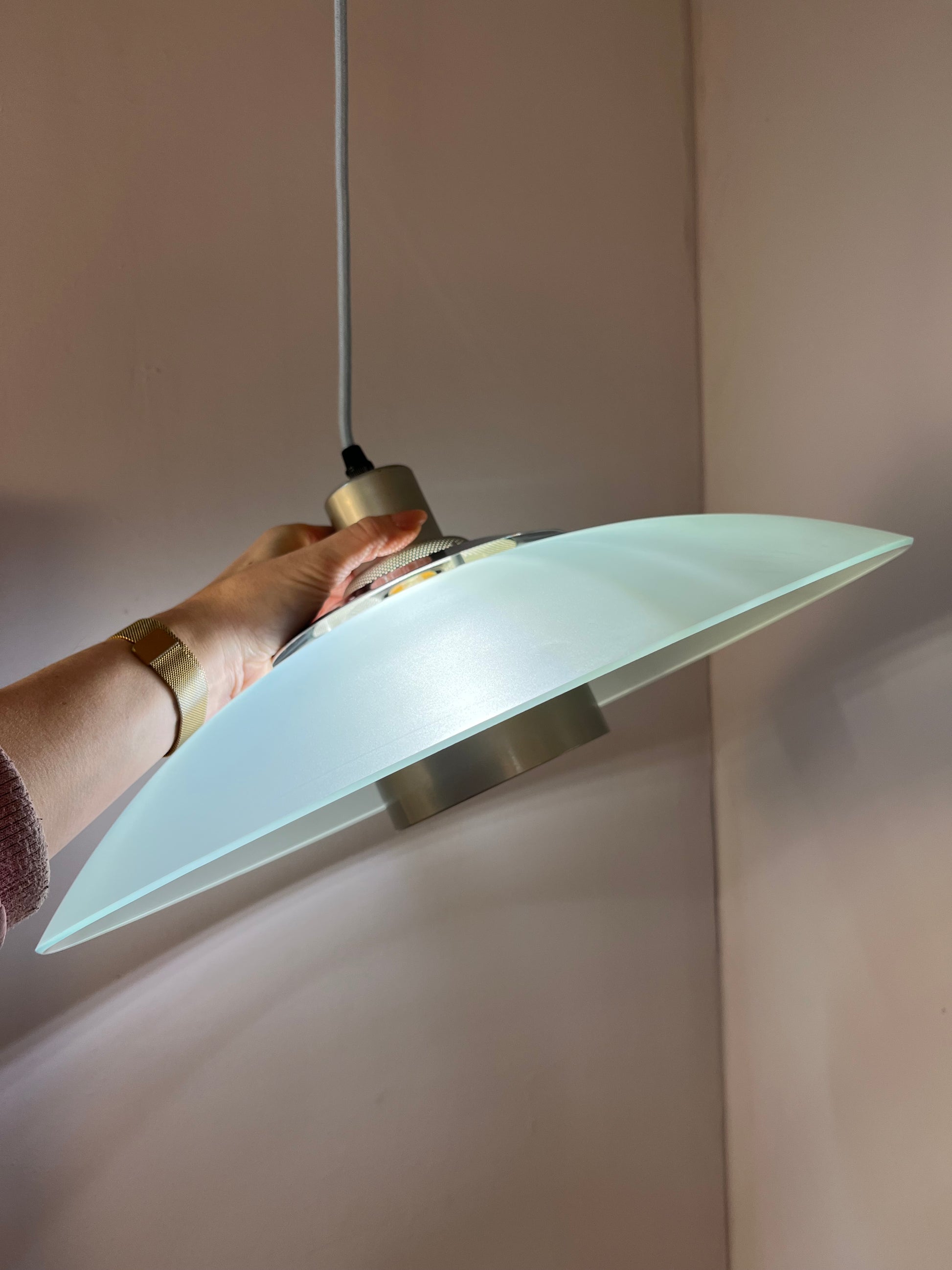 Lamellenlampe Milchglas von von Dana Light