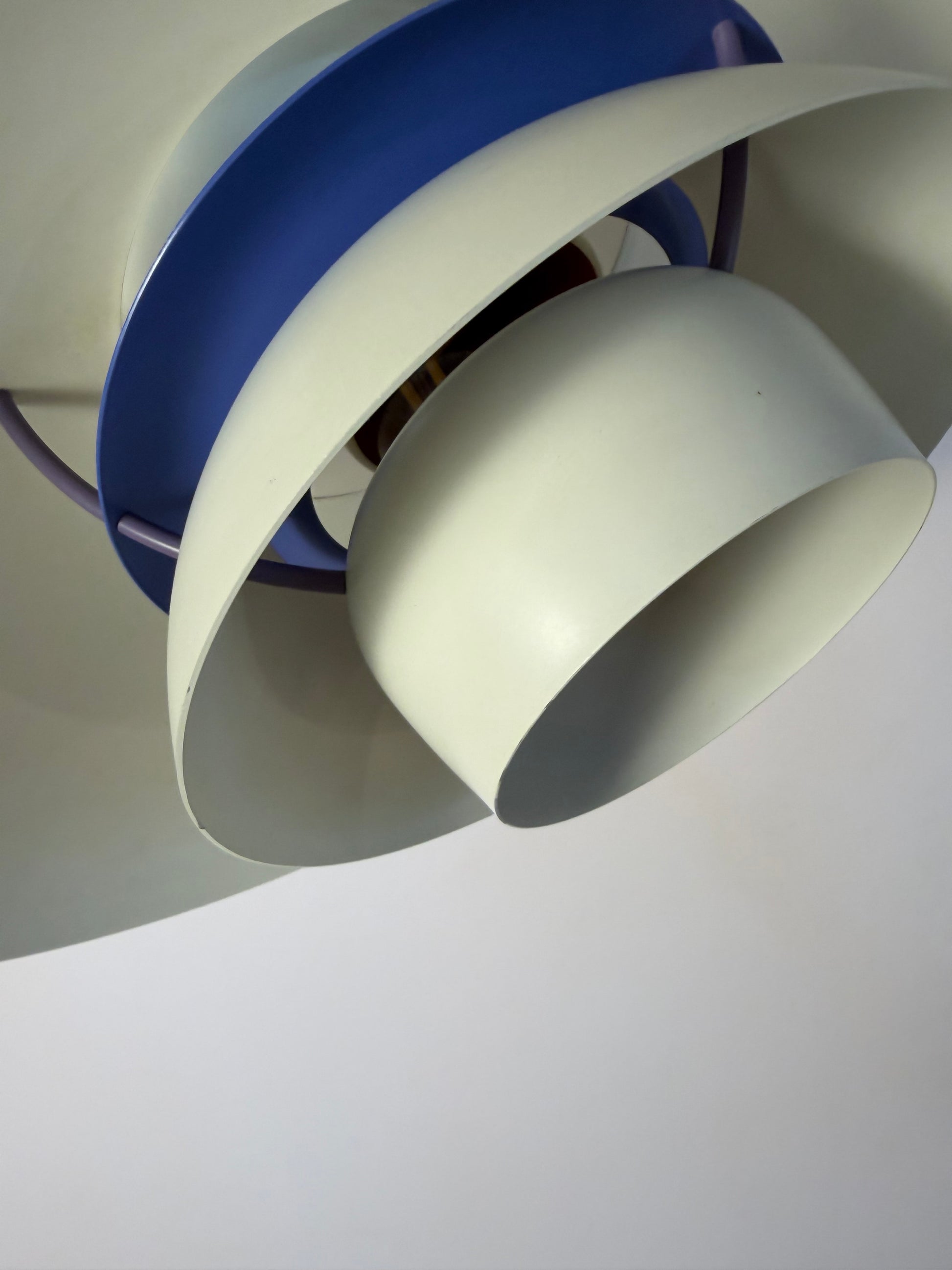 Lamellenlampe PH5 weiß von Poul Henningsen für Louis Poulsen