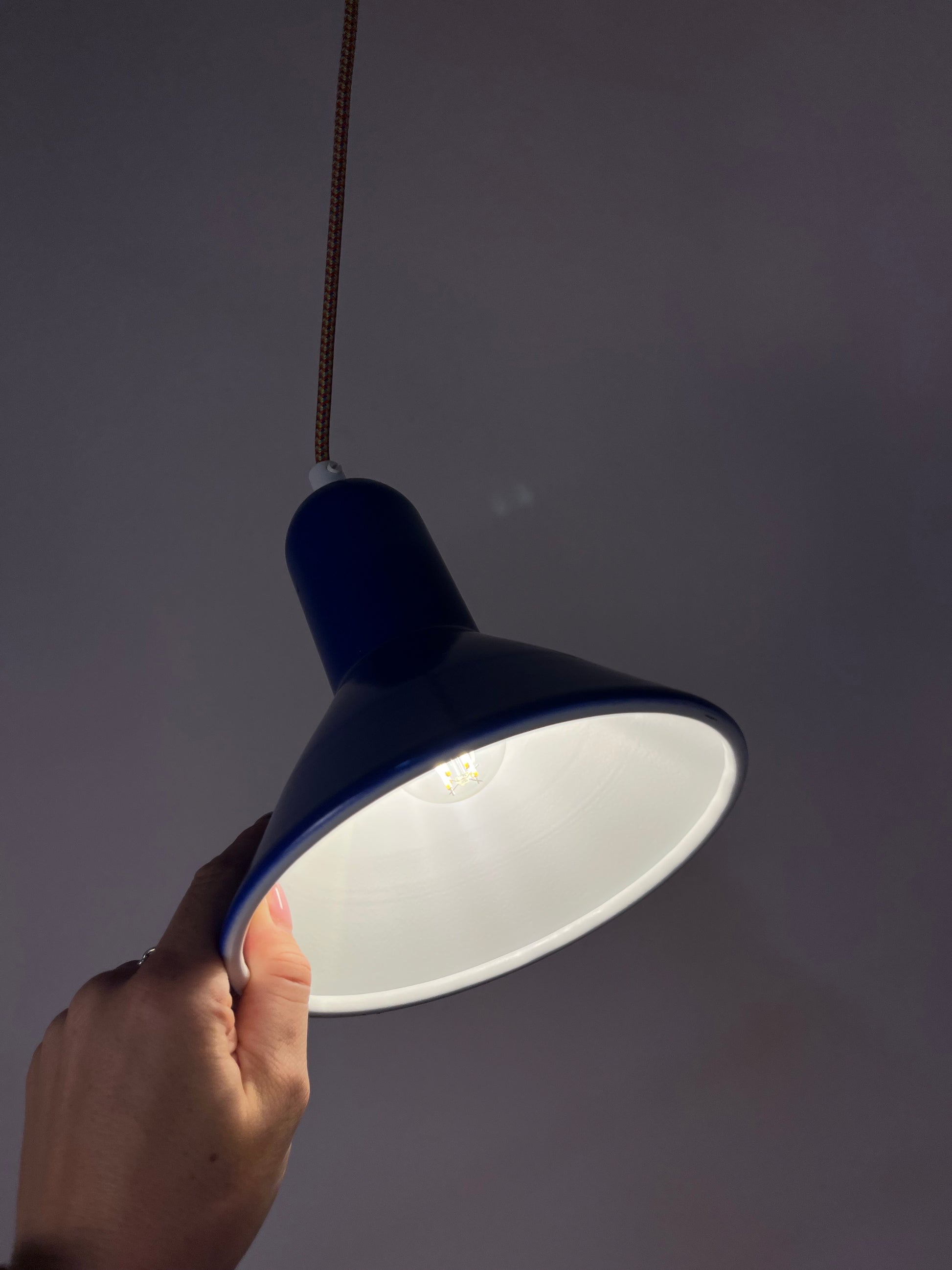 Trichterlampe Typ 4995 königsblau von Lyfa