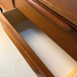 Kleines Lowboard Teak mit neuen Füßen von Riestenpatt