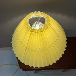 Tischlampe butteryellow neu lackiert