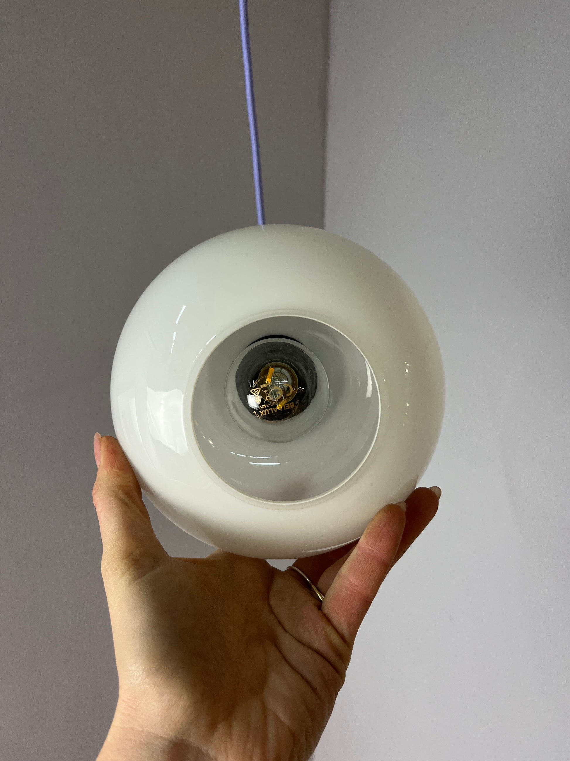 Hängelampe weiß Glas Chrom mit Stab