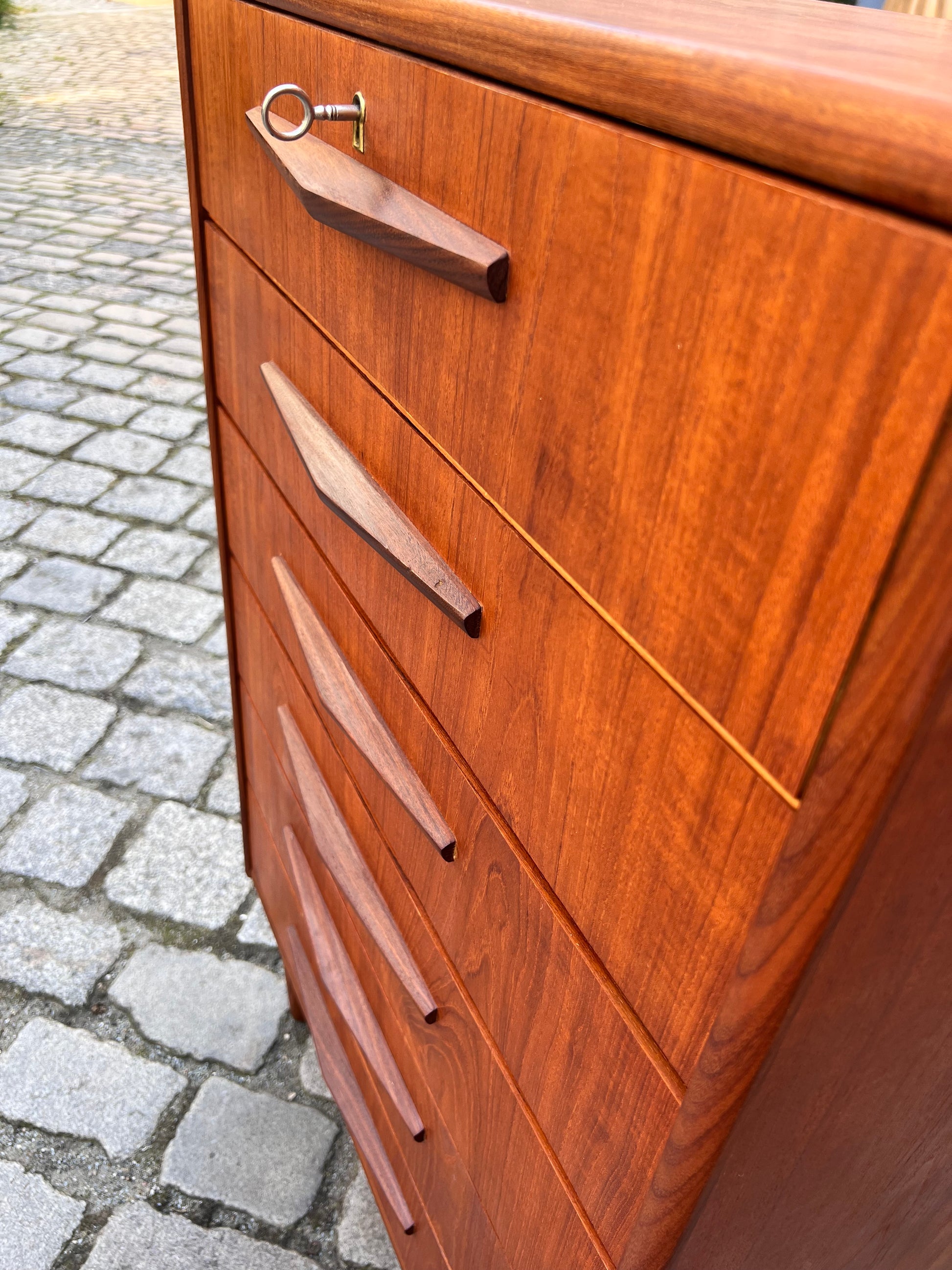 Kommode Teak mit Schloss aus Dänemark