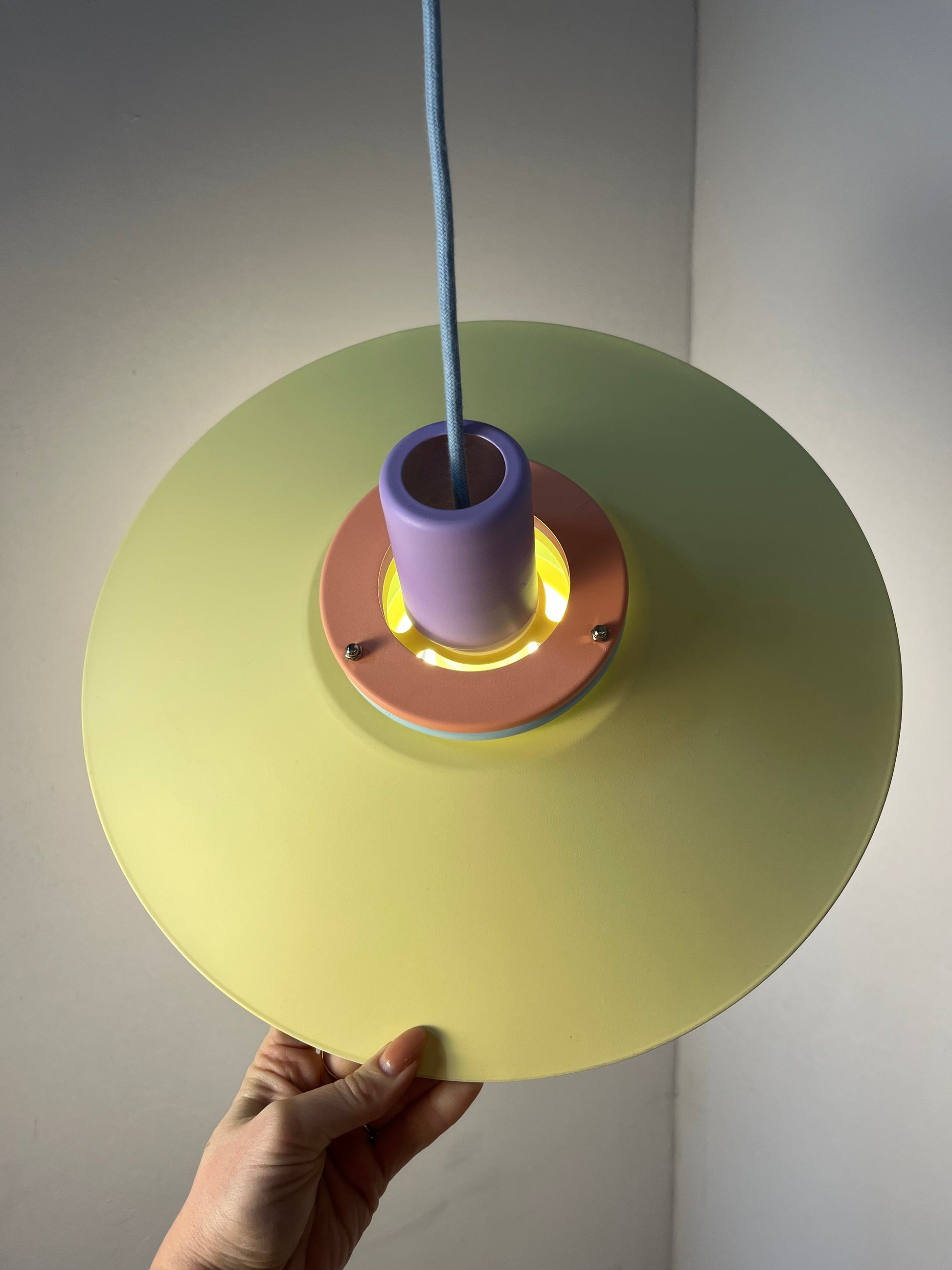 Lamellenlampe neu lackiert flieder gelb mint aus Dänemark