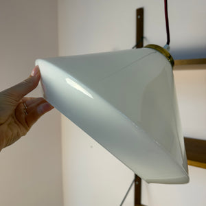 Hängelampe weiß Glas mit Messing aus Dänemark