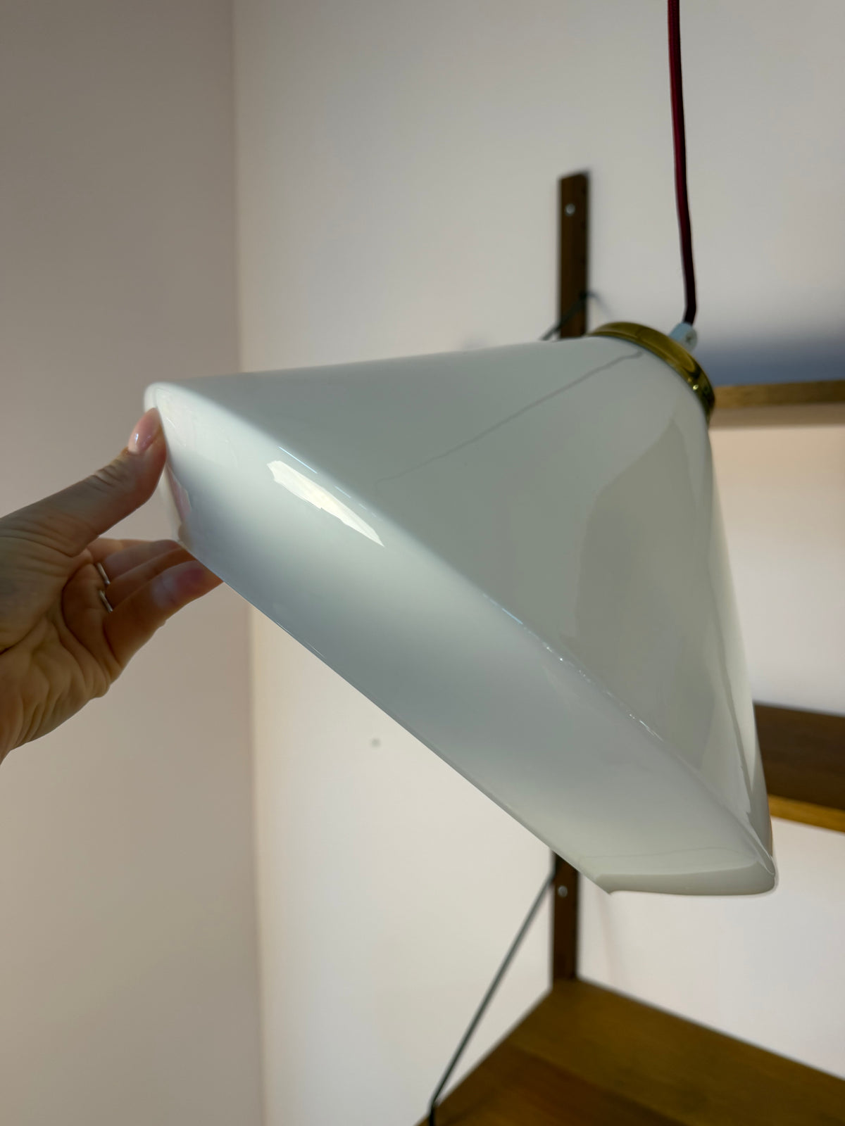 Hängelampe weiß Glas mit Messing aus Dänemark