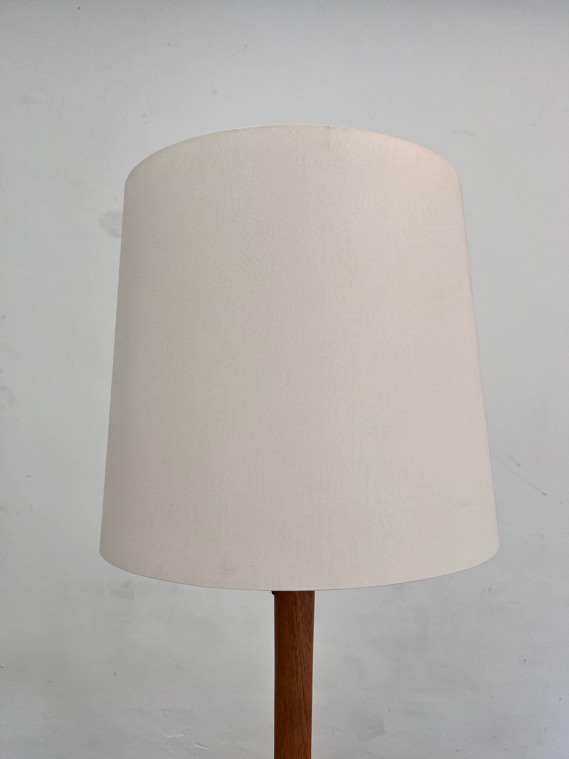 Stehlampe Teak mit Seidenschirm aus Dänemark